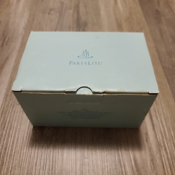 Partylite P8918 Set of 4 Groovy Tealight Holder Set 2 Red & 2 Orange NIB - Picture 5 of 5